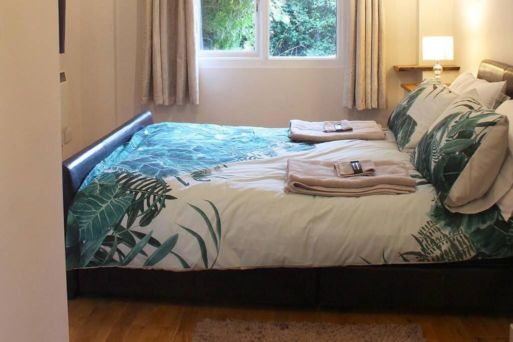 Peaceful & Central Self Contained 1 Bedroom House Glastonbury Buitenkant foto
